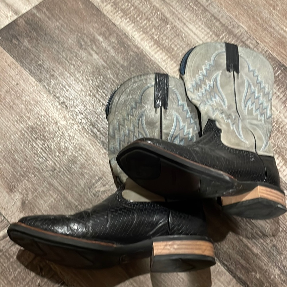 Ariat